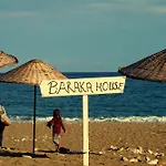 Проживание в семье Baraka House Чирали