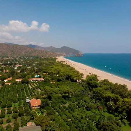 Проживание в семье Baraka House Чирали